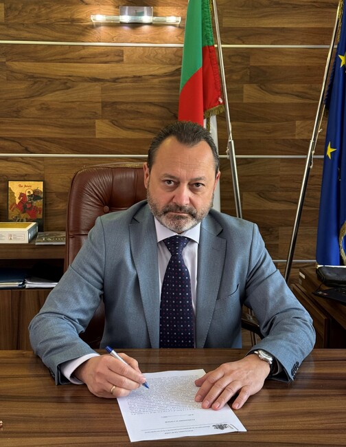 МРРБ: Министър Николай Найденов подписа разрешение за строеж за участък 6 от АМ „Хемус“