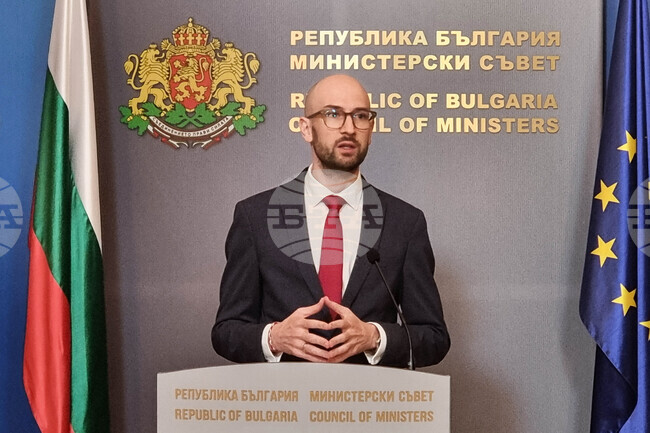 Служебният кабинет ще внесе в Народното събрание договора за присъединяване на България към Европейския механизъм за стабилност, обяви Георги Клисурски