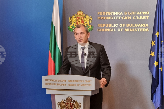 Министерският съвет прие Национална програма за ваксинопрофилактика при деца срещу сезонен грип, съобщи министър Околийски