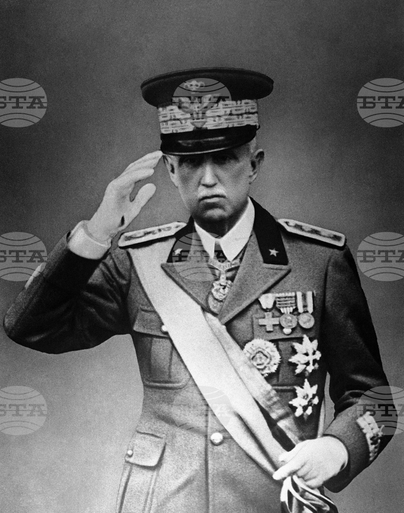 Кралят на Италия Виктор Емануил III преди 80 години се отказва от престола в полза на сина си Умберто II