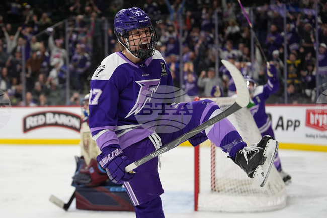 PWHL Frost Victoire Hockey