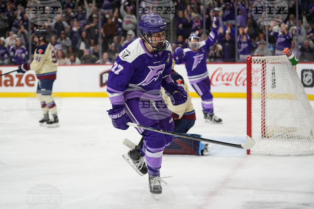 PWHL Frost Victoire Hockey