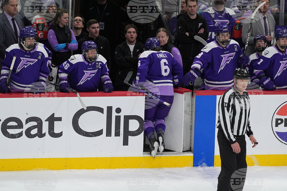 PWHL Frost Victoire Hockey