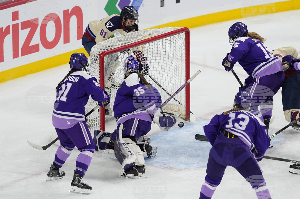 PWHL Frost Victoire Hockey