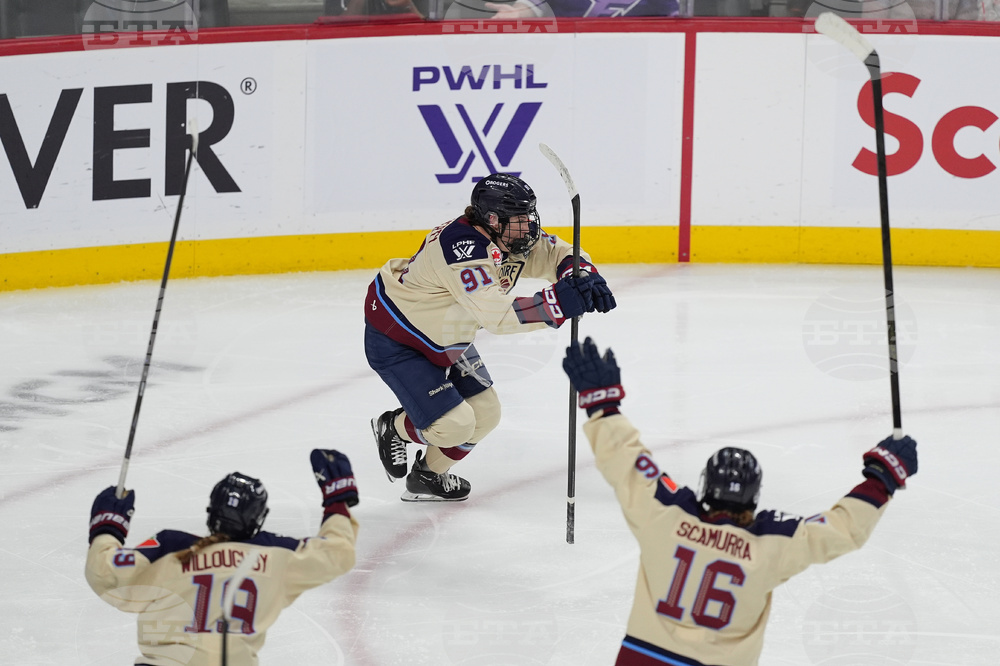 PWHL Frost Victoire Hockey