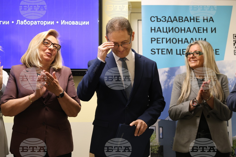 Пловдив - Откриване на лаборатории по физика, химия, биология, информатика и роботика