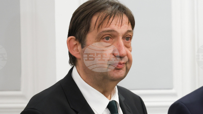 Най-важното е да развием пътния сектор и у нас да започне да се строи по различен начин, каза министър Иван Шишков