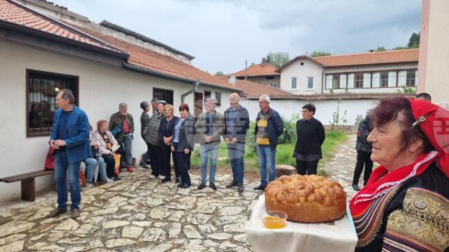 Арт кафе беше открито в къщата музей на Владимир Димитров-Майстора в кюстендилското село Шишковци