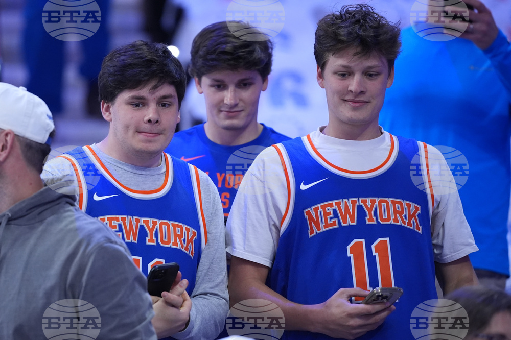 Knicks 76ers Basketball