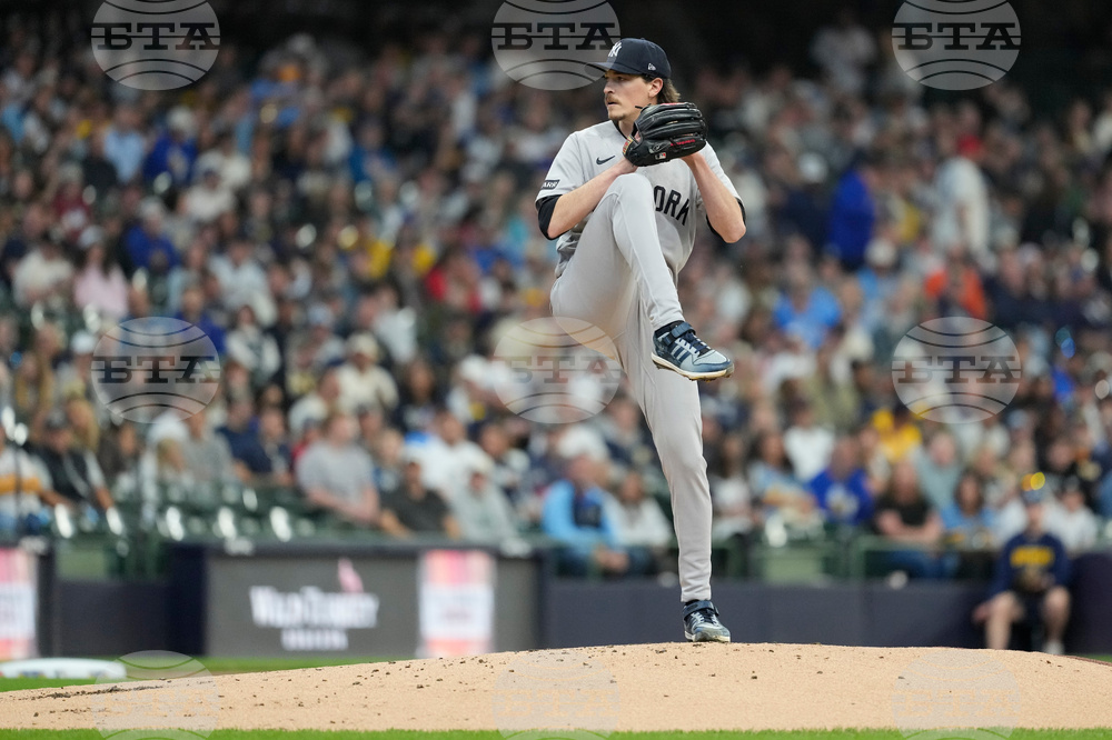 Yankees Brewers Baseball