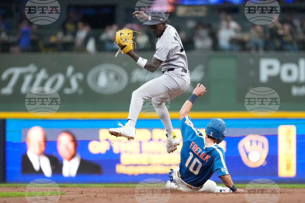 Yankees Brewers Baseball