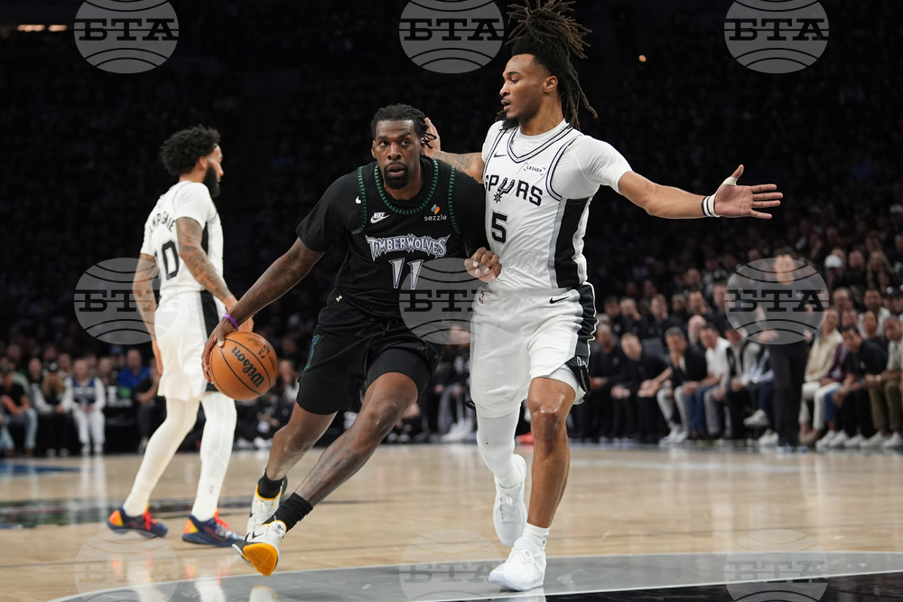 Spurs Timberwolves Basketball