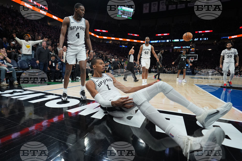 Spurs Timberwolves Basketball