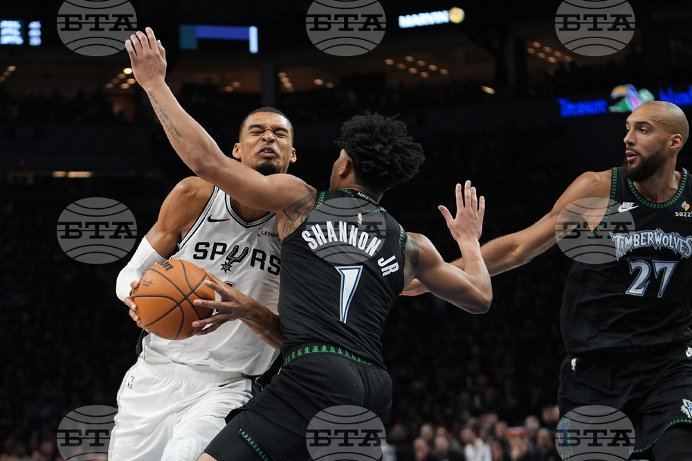 Spurs Timberwolves Basketball