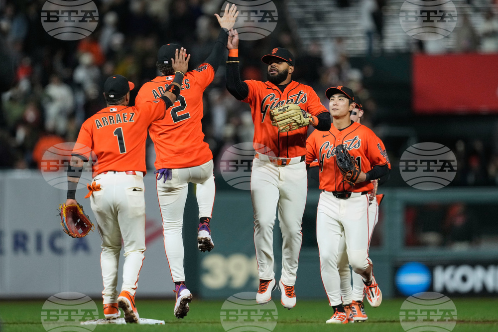 Pirates Giants Baseball