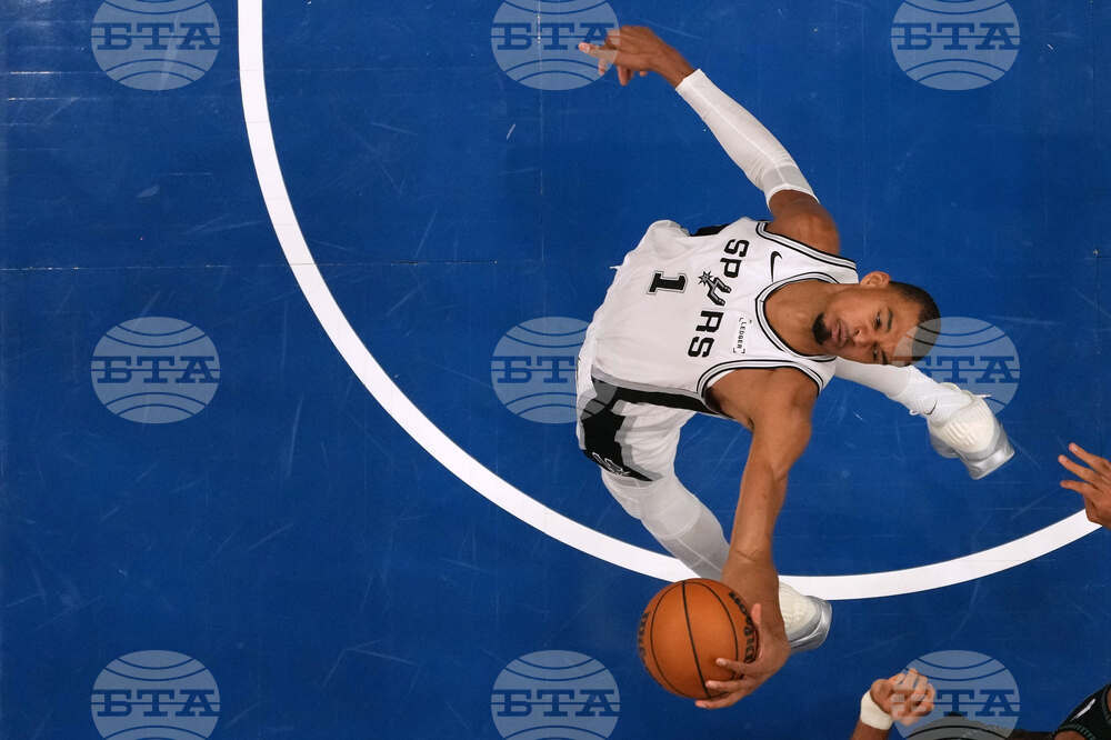 Spurs Timberwolves Basketball