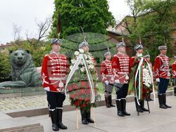 Паметник на Незнайния войн - церемония по поднасяне на венци и цветя