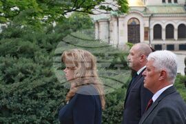 Паметник на Незнайния войн - церемония по поднасяне на венци и цветя