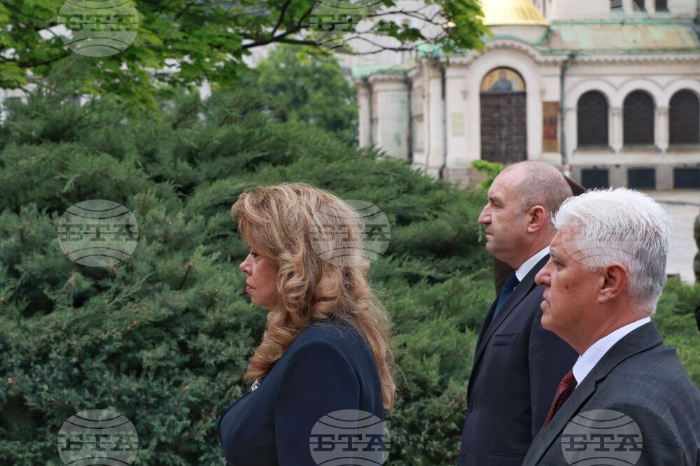 Паметник на Незнайния войн - церемония по поднасяне на венци и цветя