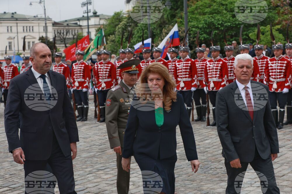 Паметник на Незнайния войн - церемония по поднасяне на венци и цветя