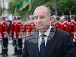 Паметник на Незнайния войн - церемония по поднасяне на венци и цветя