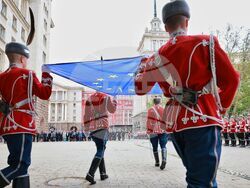 Ден на Европа - церемония по издигане на знамето на Европейския съюз