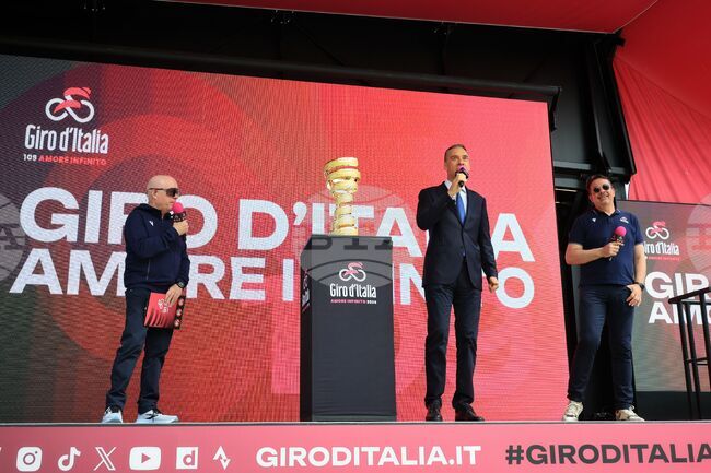 Бургас - Giro d’Italia 2026 - откриваща церемония на втори етап