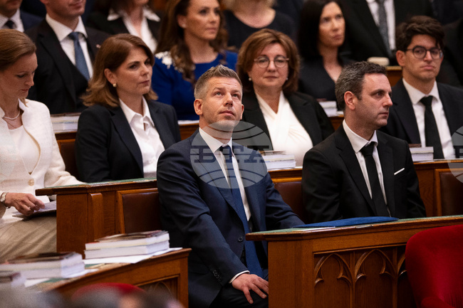Петер Мадяр пристигна в парламента, за да положи клетва като министър-председател на Унгария