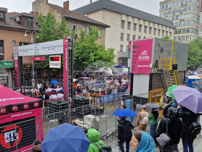 Parade and Folk Dances Mark Veliko Tarnovo's Giro d’Italia Welcome Day