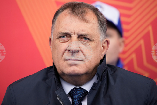 Кристиан Шмит напуска Босна по същия начин, по който дойде – без легитимност, написа в Екс Милорад Додик