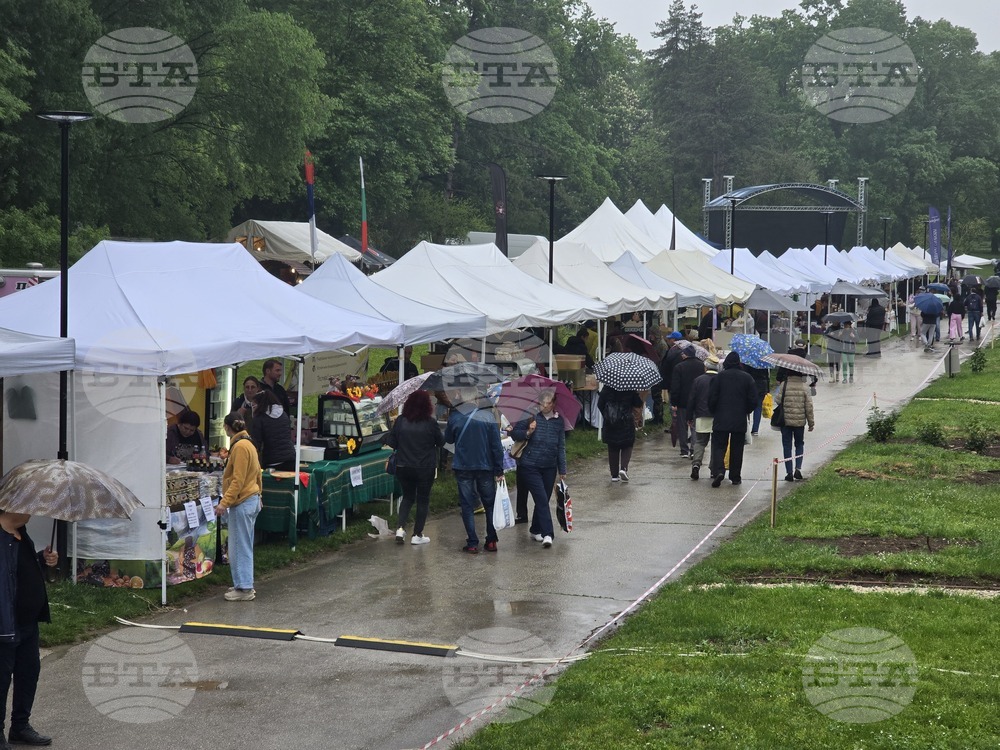Плевен - фермерски пазар - концерт на Деси Добрева