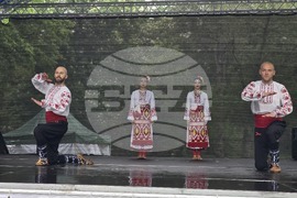 Плевен - фермерски пазар - концерт на Деси Добрева