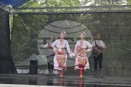 Плевен - фермерски пазар - концерт на Деси Добрева