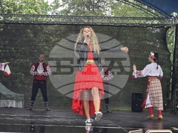 Плевен - фермерски пазар - концерт на Деси Добрева