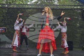 Плевен - фермерски пазар - концерт на Деси Добрева