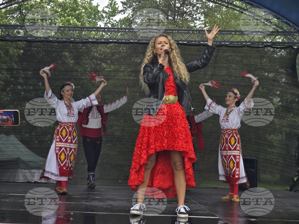 Плевен - фермерски пазар - концерт на Деси Добрева