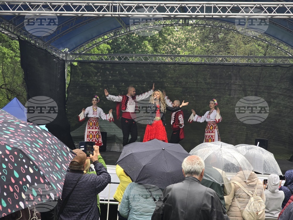 Плевен - фермерски пазар - концерт на Деси Добрева
