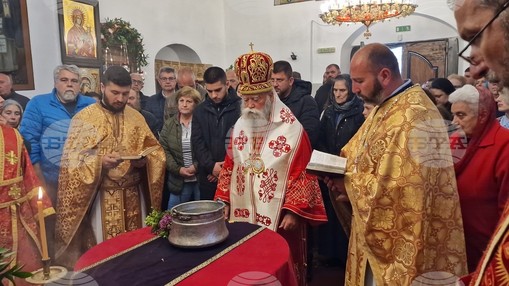Априлци - събор на Новоселските мъченици - служба в манастира „Св. Тройца“
