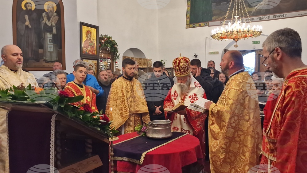 Априлци - събор на Новоселските мъченици - служба в манастира „Св. Тройца“