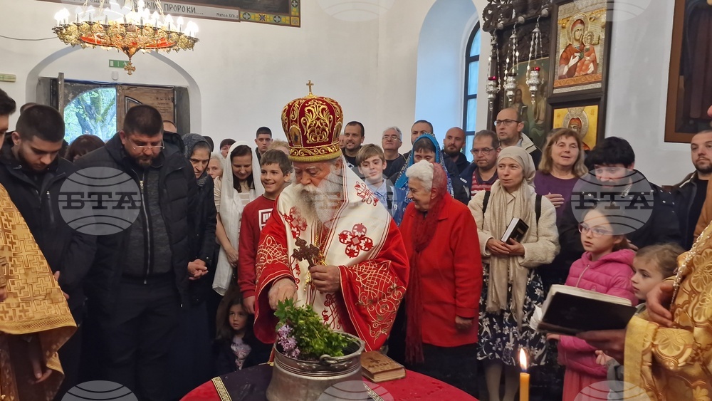 Априлци - събор на Новоселските мъченици - служба в манастира „Св. Тройца“