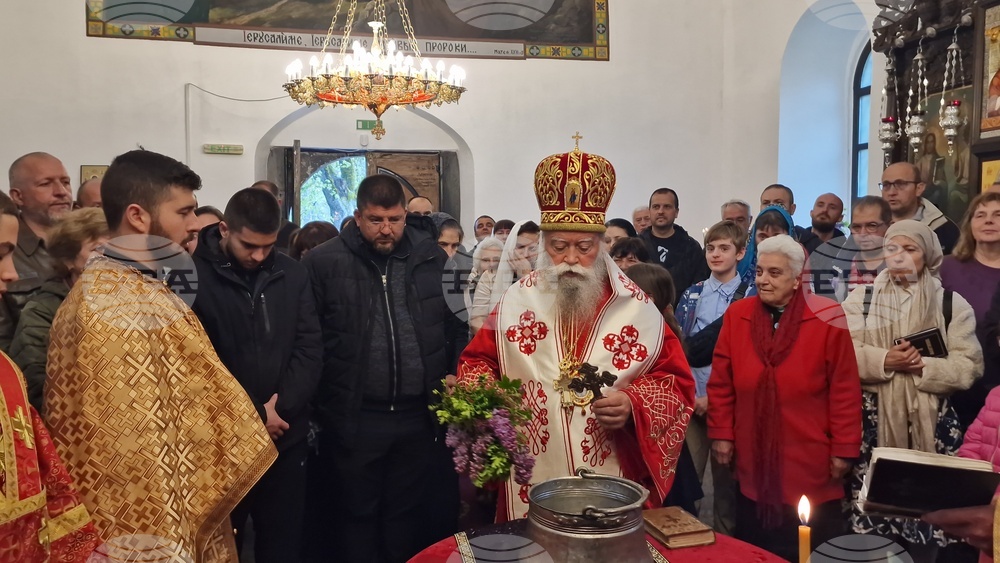 Априлци - събор на Новоселските мъченици - служба в манастира „Св. Тройца“