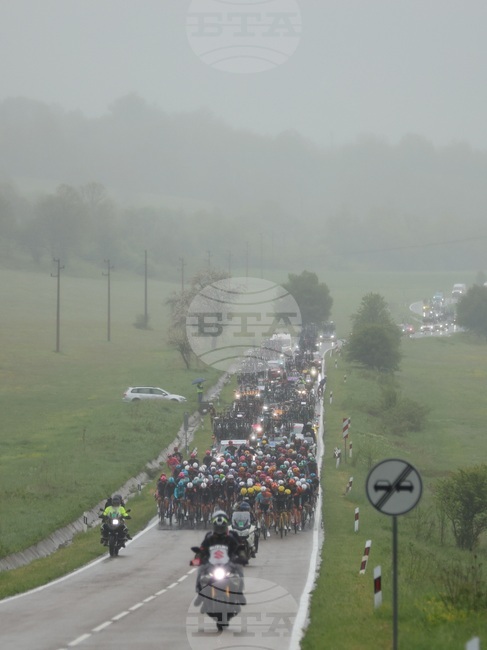 Guillermo Thomas Silva Claims Victory on Stage 2 of Giro D'Italia