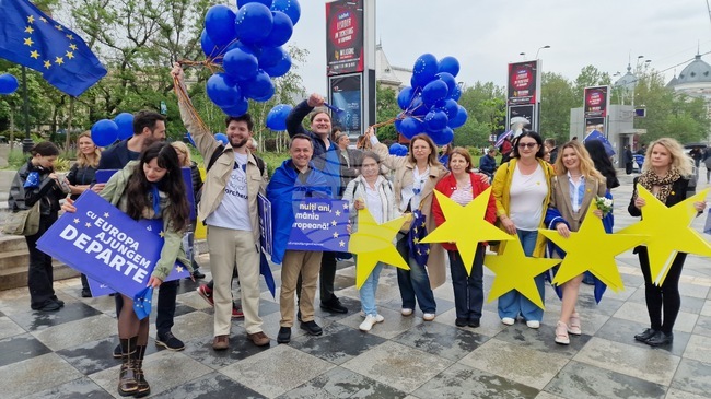Проевропейско шествие и демонстрация в подкрепа на бившия кандидат за президент Калин Джорджеску се провеждат едновременно в Букурещ