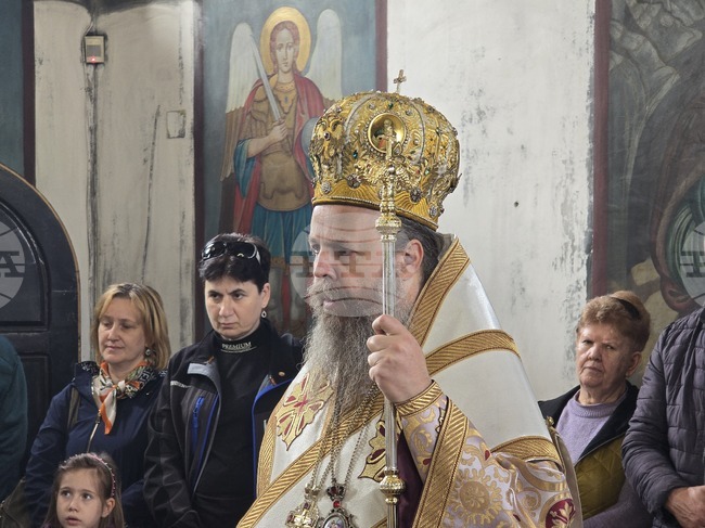 Храм „Свети Николай“ в Благоевград отбеляза своя храмов празник с литургия на Неврокопския митрополит Серафим