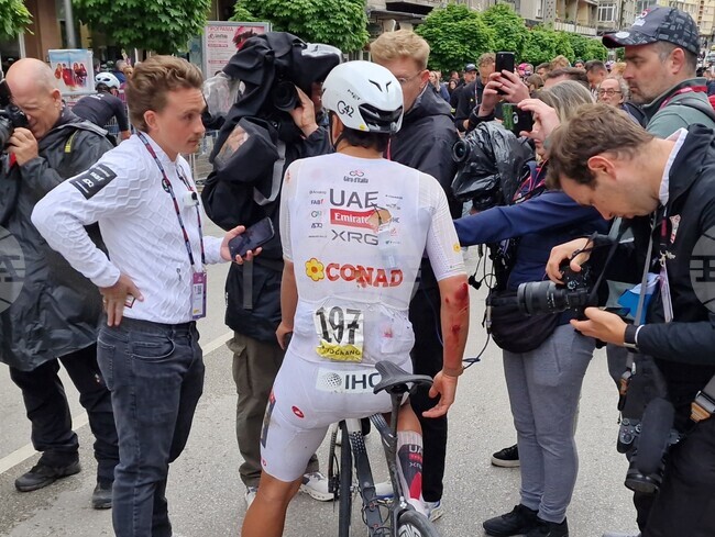 Seven Cyclists from Giro d’Italia Hospitalized after Crash Near Merdanya Village
