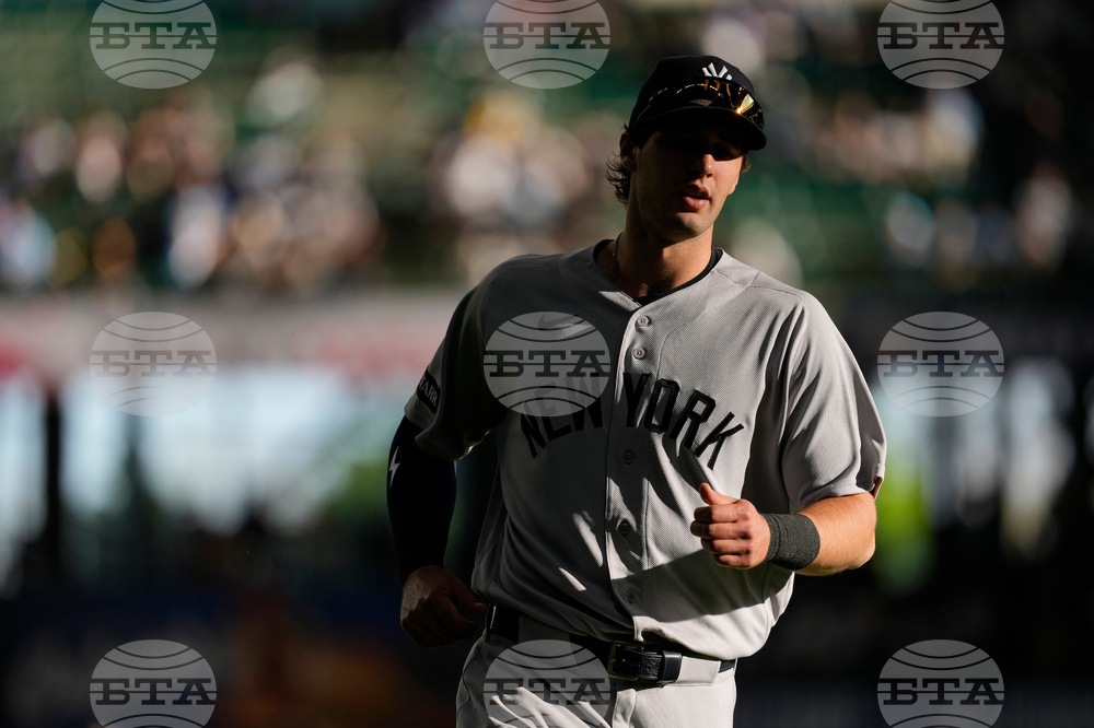 Yankees Brewers Baseball