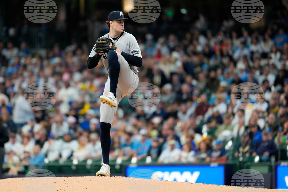 Yankees Brewers Baseball