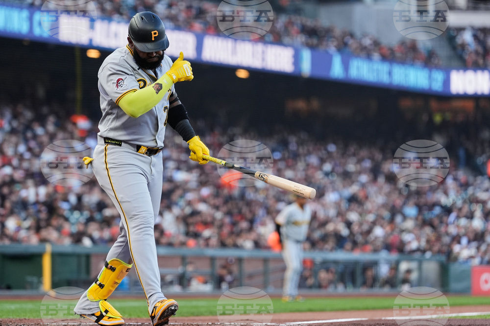 Pirates Giants Baseball