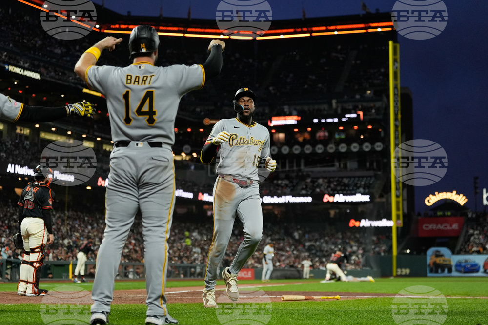 Pirates Giants Baseball