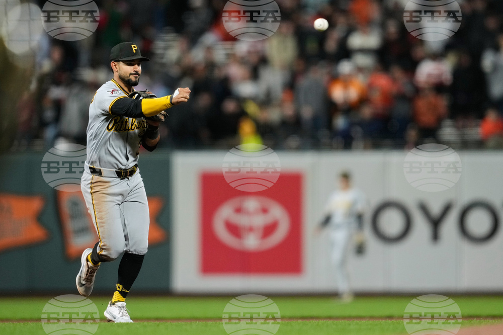 Pirates Giants Baseball